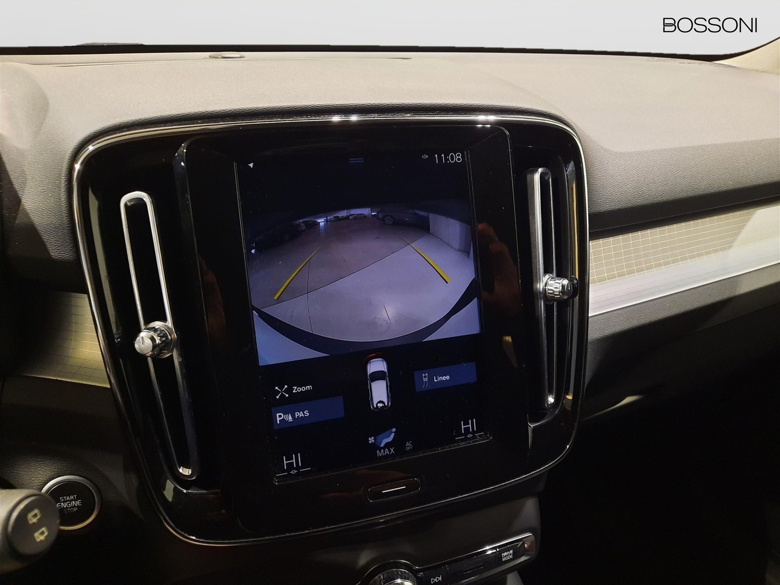 12 - Volvo XC40 2.0 b4 momentum pro awd automatico 7m