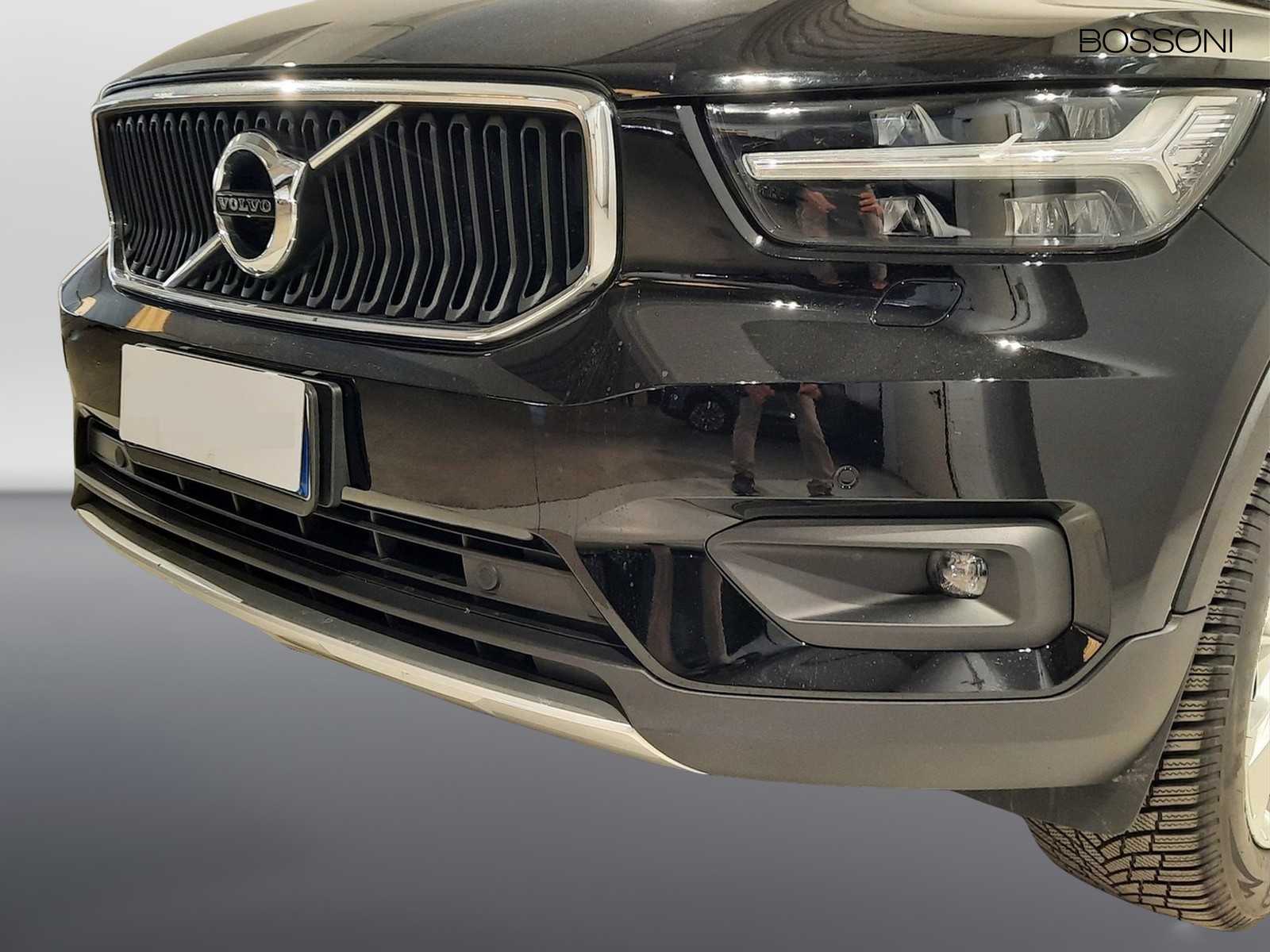 21 - Volvo XC40 2.0 b4 momentum pro awd automatico 7m
