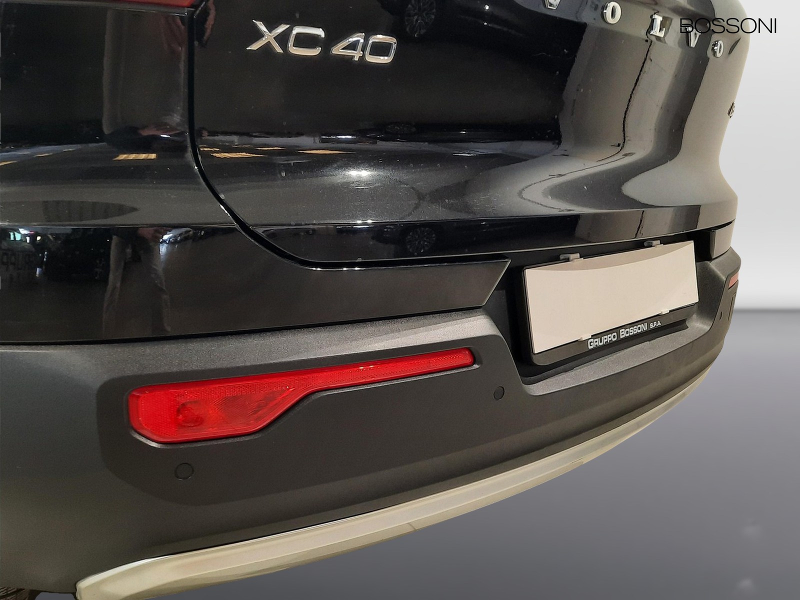 22 - Volvo XC40 2.0 b4 momentum pro awd automatico 7m