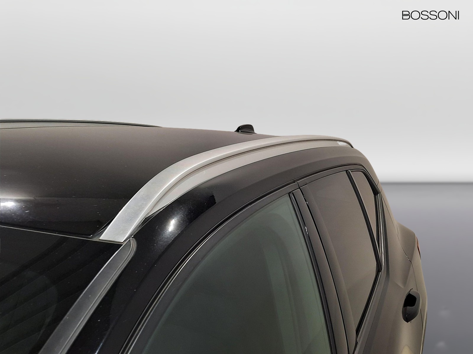 26 - Volvo XC40 2.0 b4 momentum pro awd automatico 7m