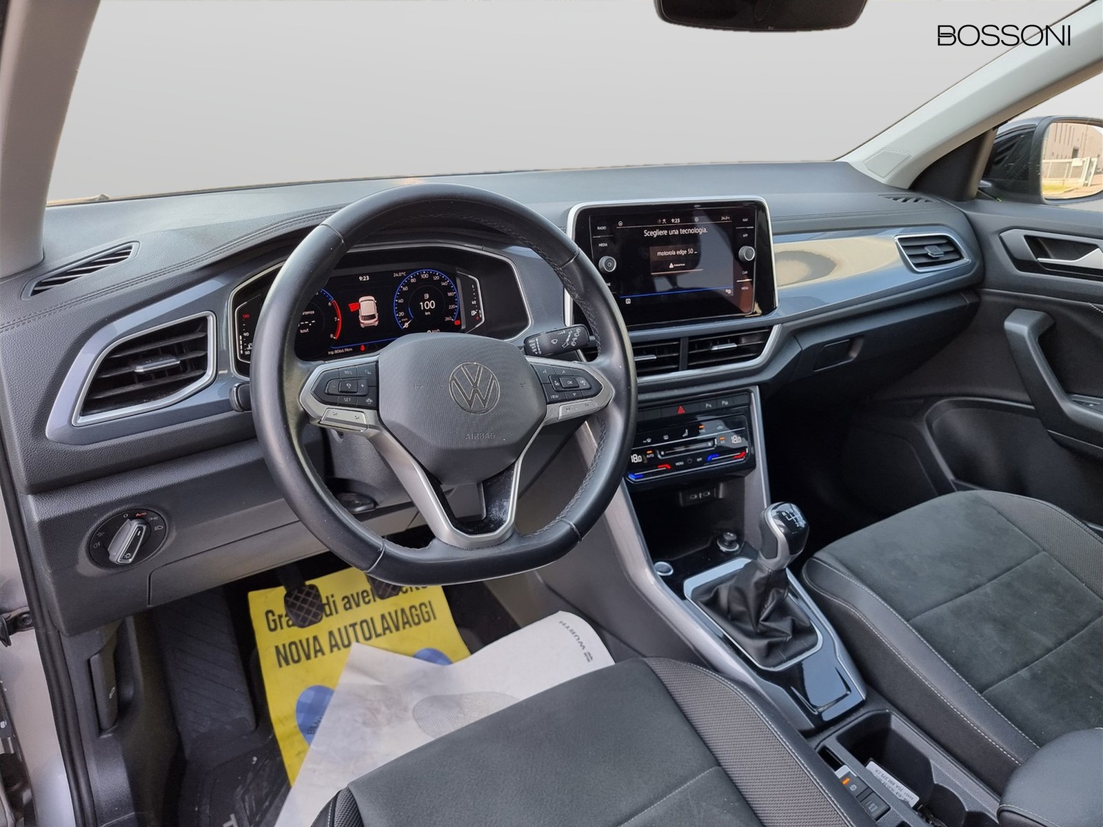 6 - Volkswagen T-Roc 1.0 tsi 110cv style