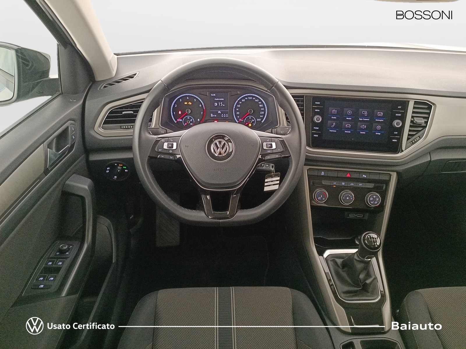 8 - Volkswagen T-Roc 1.0 tsi 115cv style