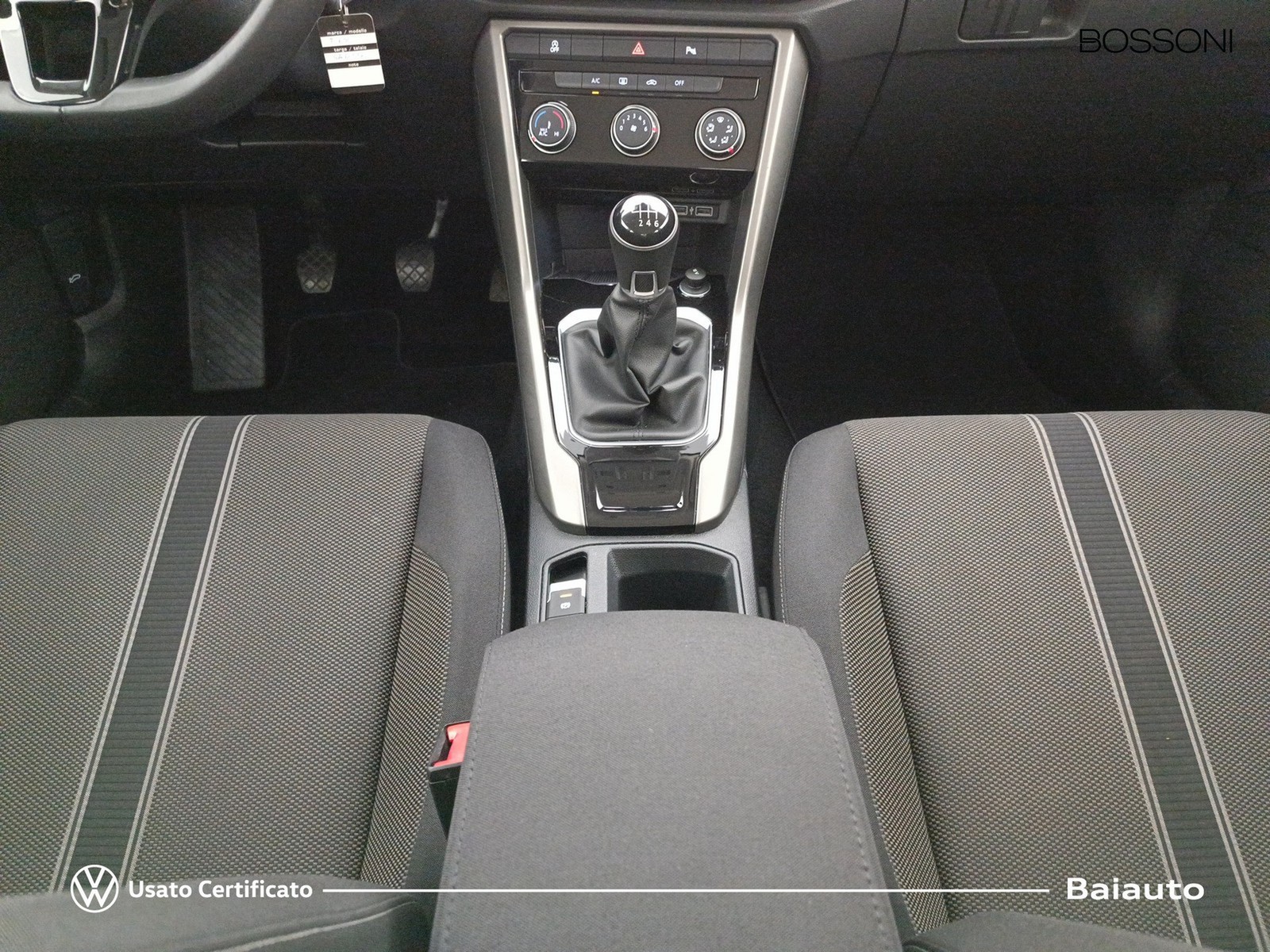 14 - Volkswagen T-Roc 1.0 tsi 115cv style