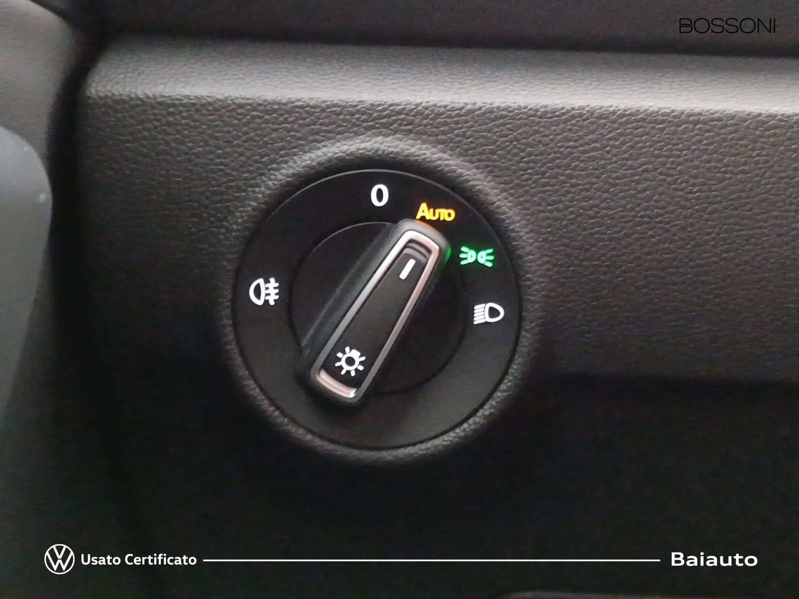 17 - Volkswagen T-Roc 1.0 tsi 110cv r line