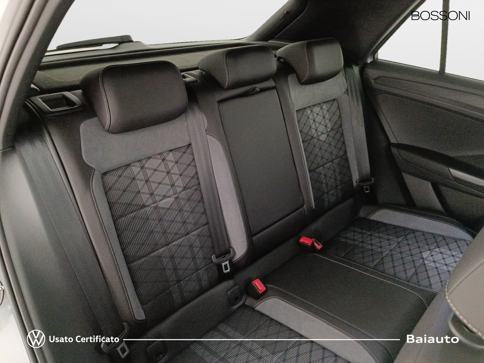 21 - Volkswagen T-Roc 1.0 tsi 110cv r line