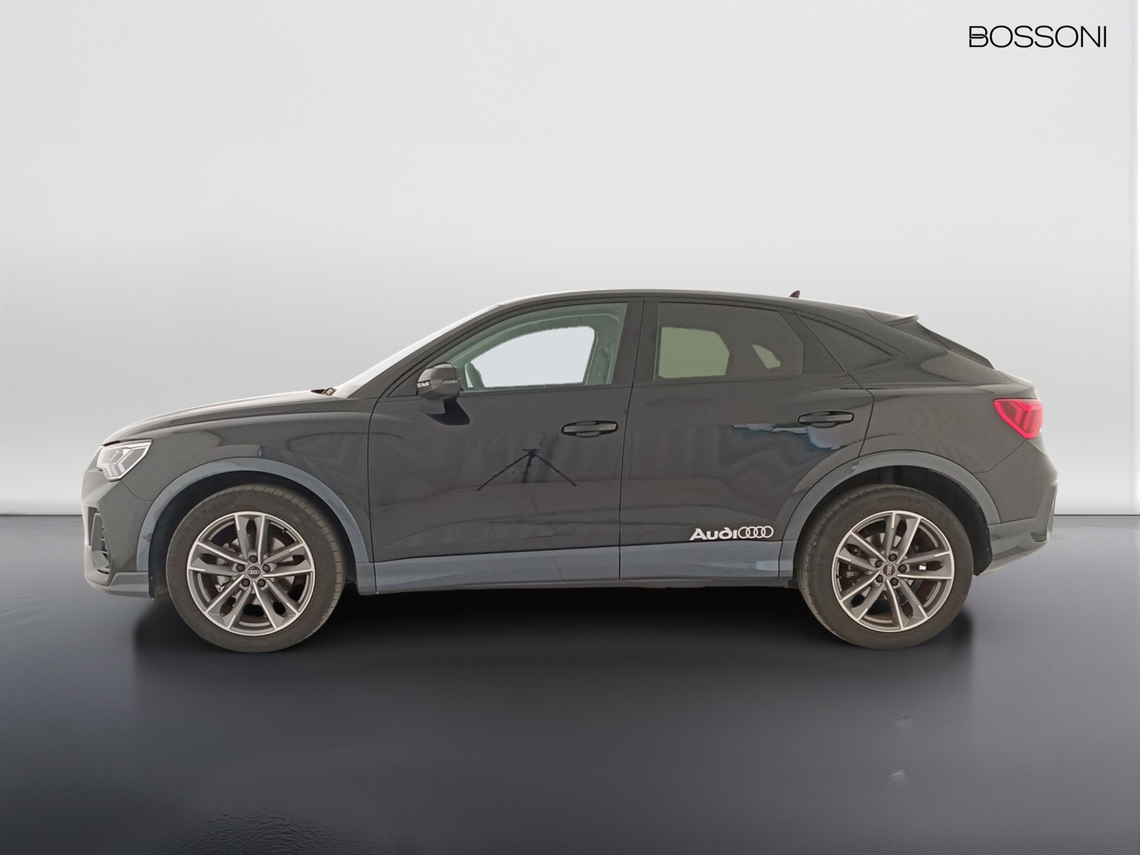 3 - Audi Q3 sportback 35 2.0 tdi s tronic