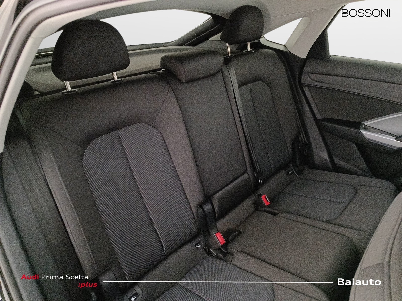 22 - Audi Q3 sportback 35 2.0 tdi s tronic