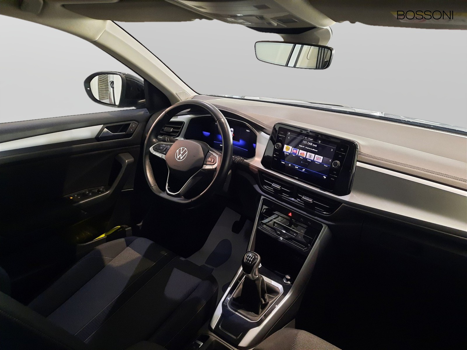 6 - Volkswagen T-Roc 1.0 tsi 110cv life