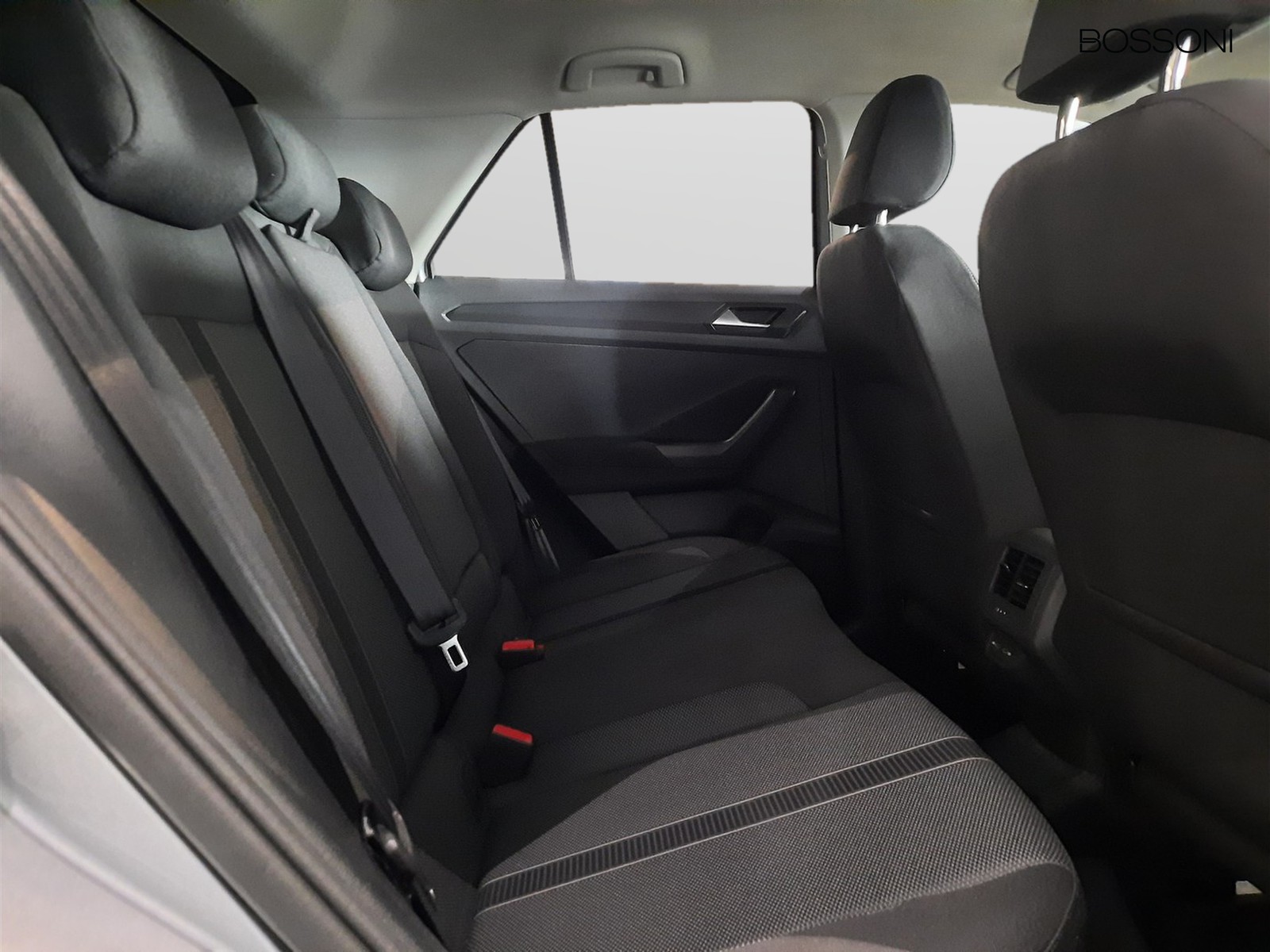 10 - Volkswagen T-Roc 1.0 tsi 110cv life