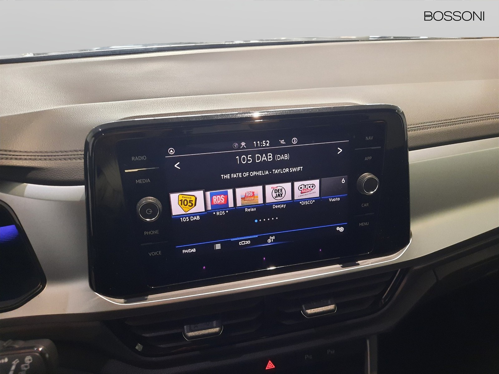 11 - Volkswagen T-Roc 1.0 tsi 110cv life