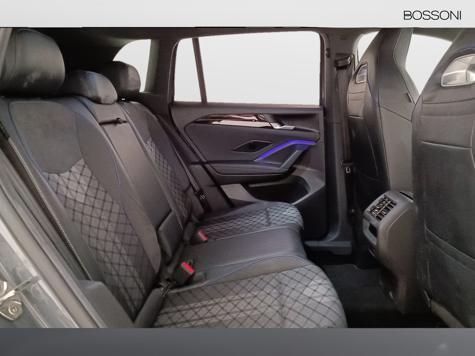 9 - Volkswagen Tiguan 2.0 tdi scr 150cv r-line dsg