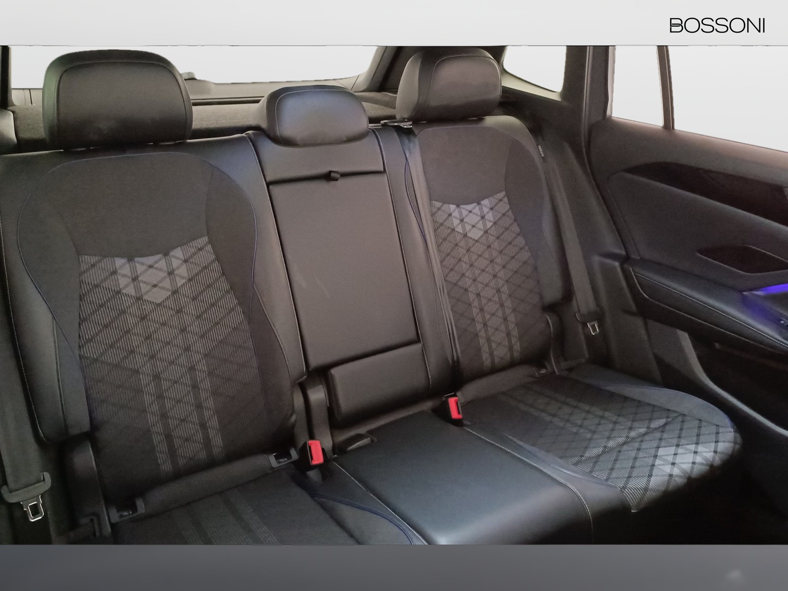 34 - Volkswagen Tiguan 2.0 tdi scr 150cv r-line dsg