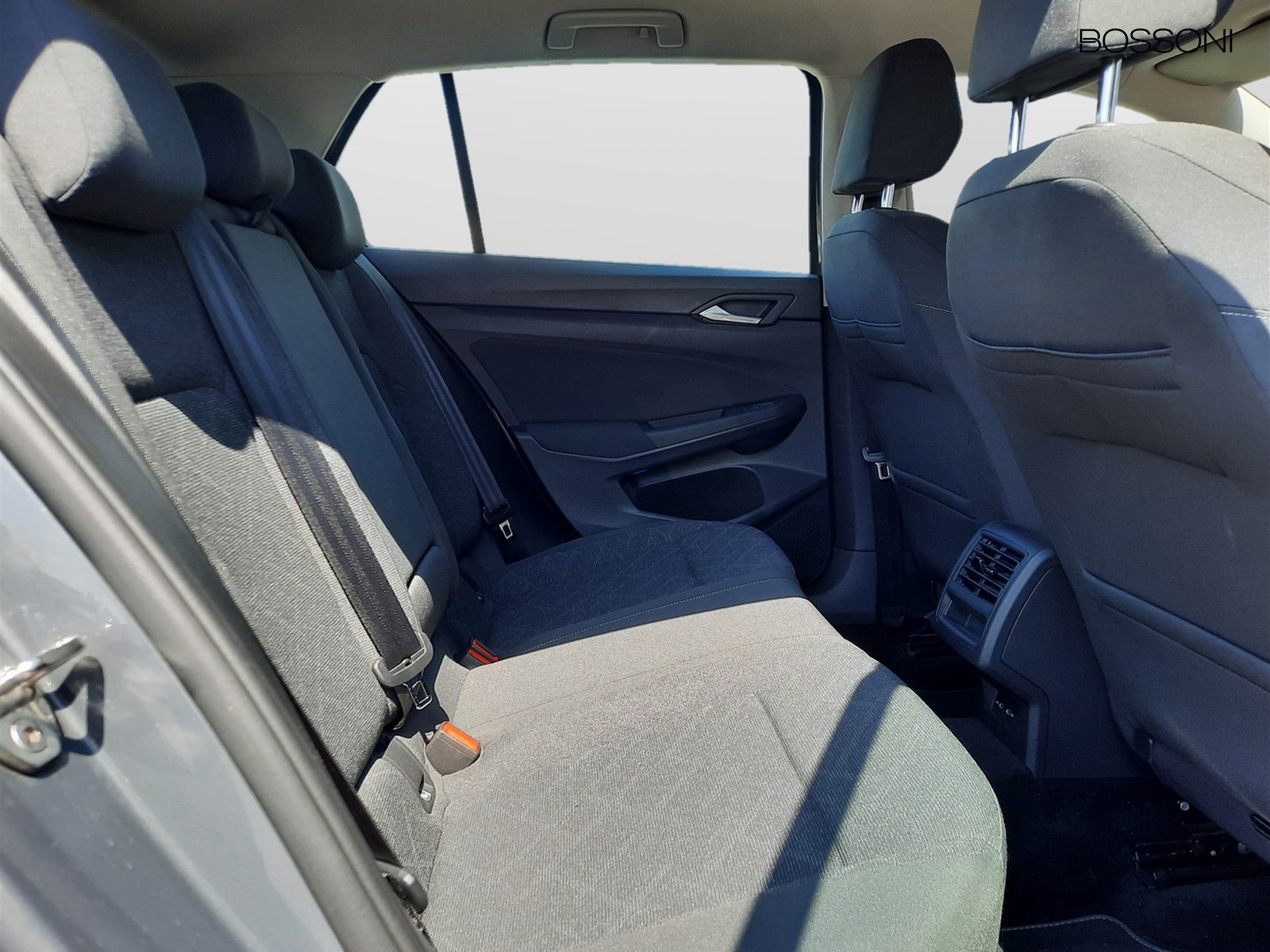 10 - Volkswagen Golf 1.0 etsi evo 110cv life dsg