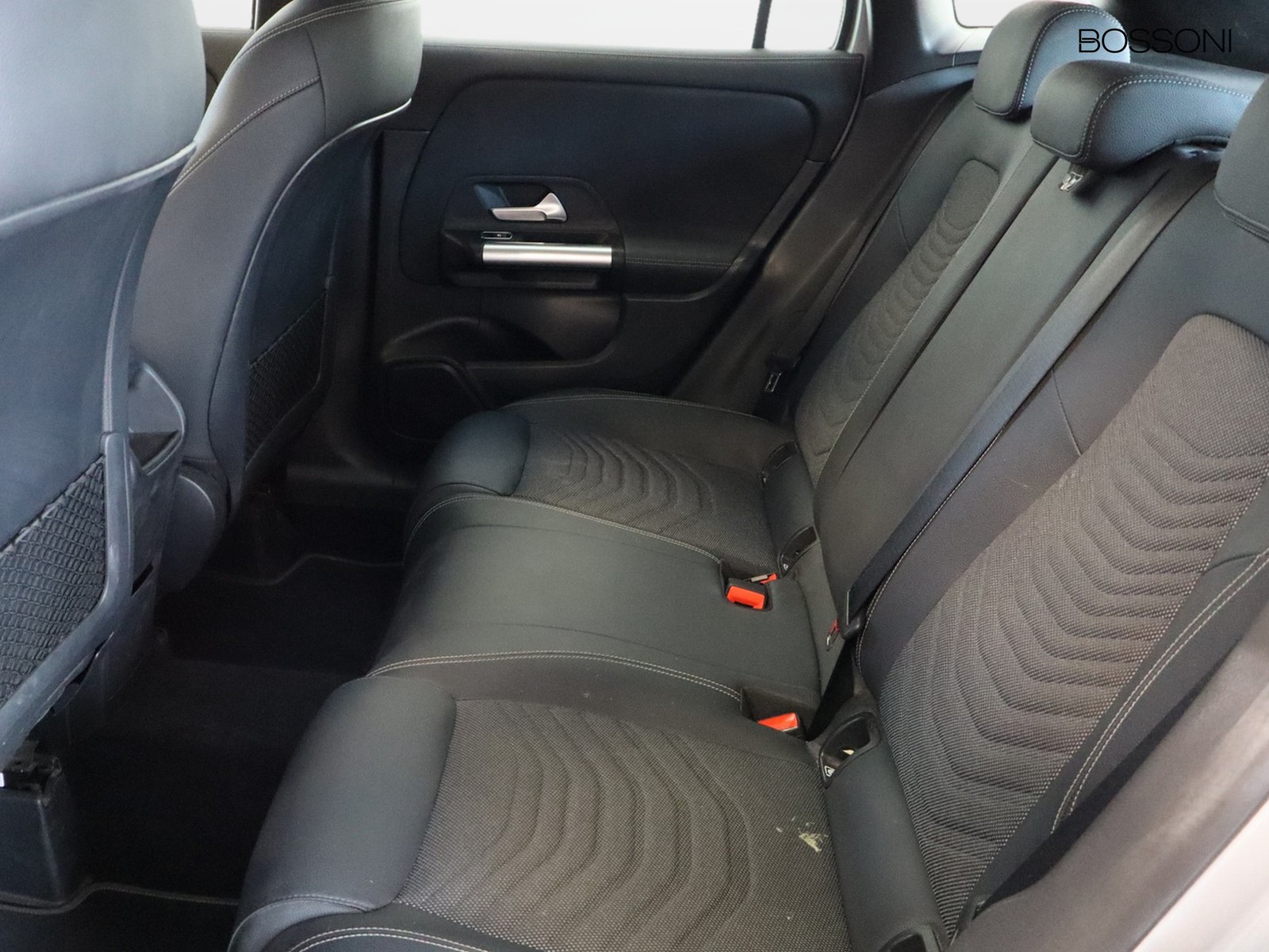 8 - Mercedes GLA 180 d progressive advanced 8g-dct