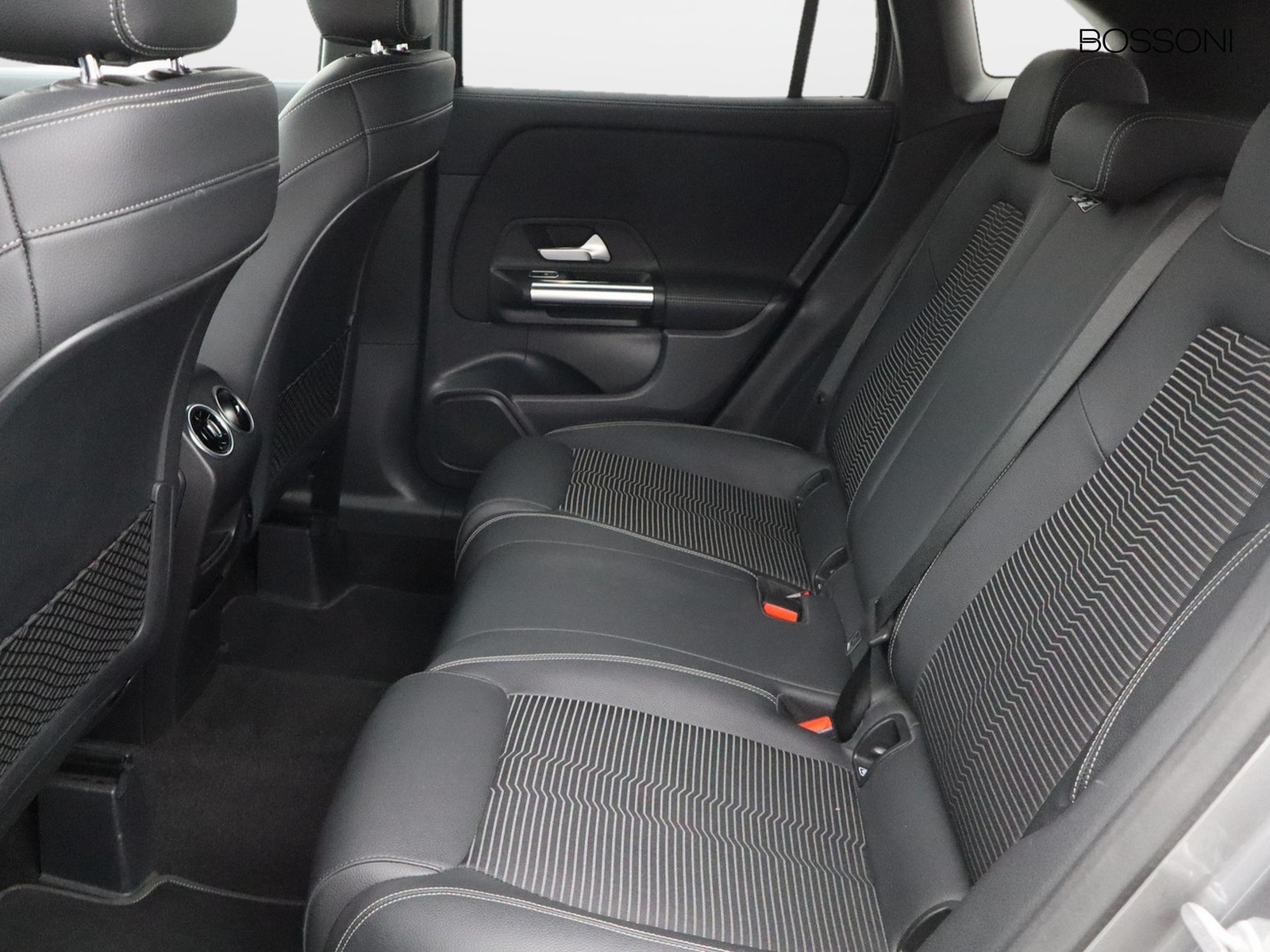 8 - Mercedes GLA 200 d sport plus 8g-dct