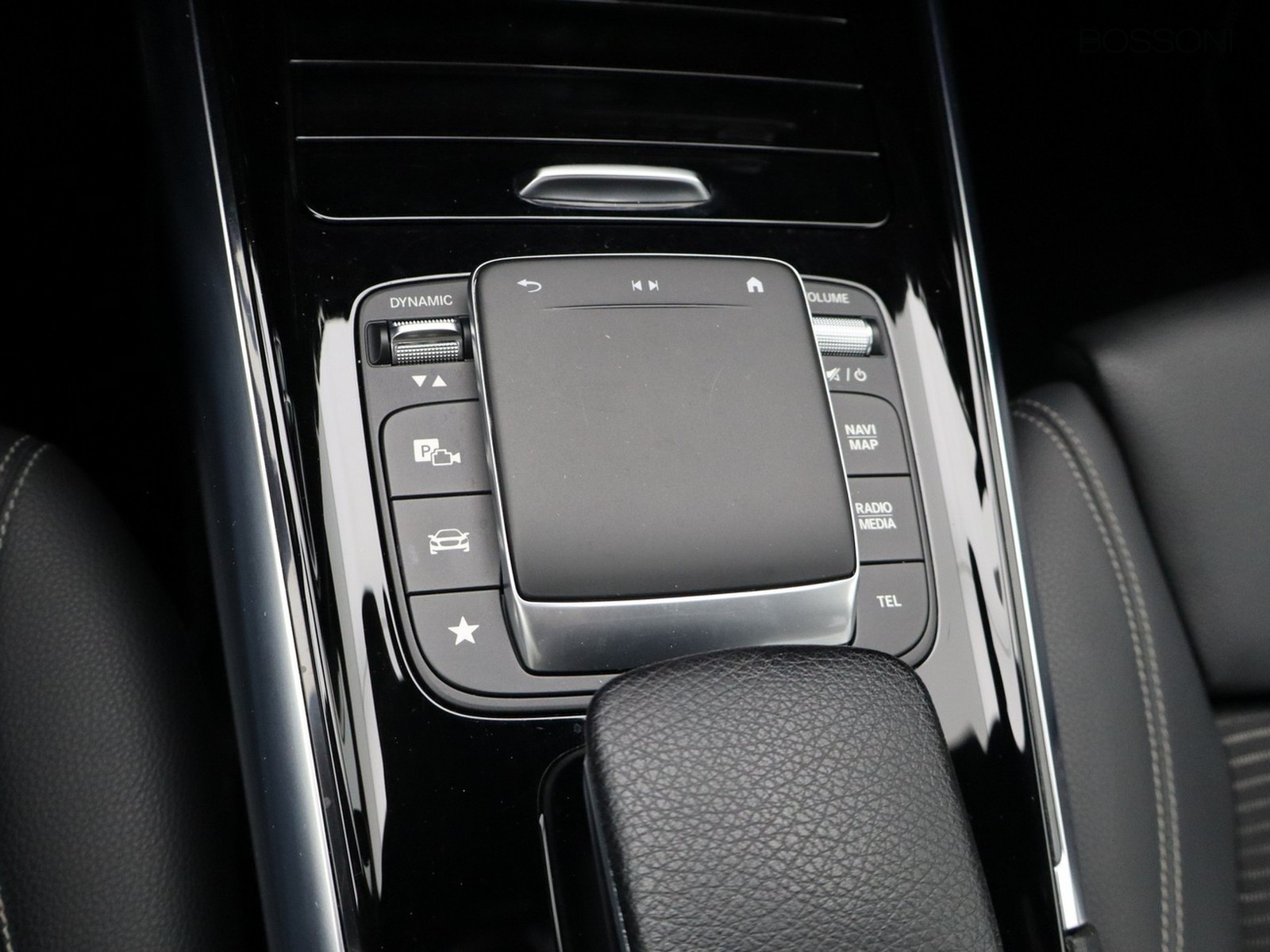 14 - Mercedes GLA 200 d sport plus 8g-dct