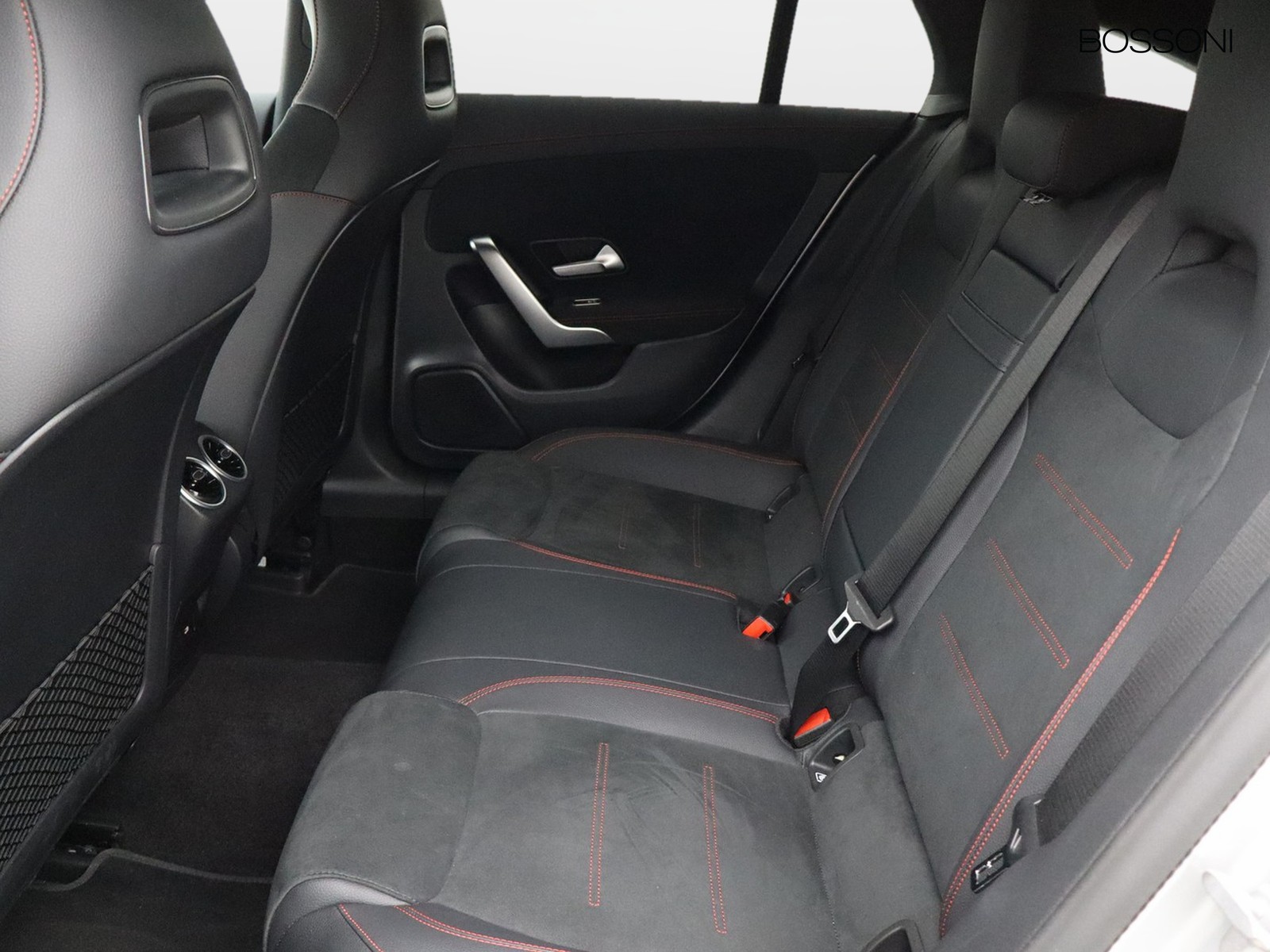 8 - Mercedes CLA shooting brake 200 d amg line premium 8g-dct
