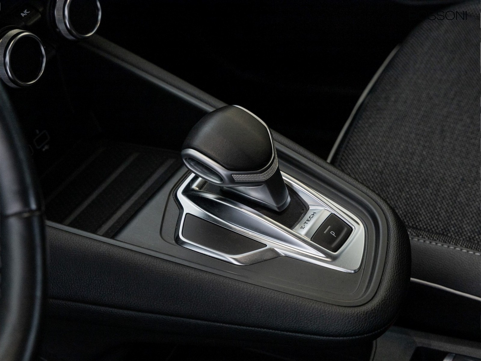 10 - Renault Captur 1.6 e-tech plug-in hybrid 160cv intens auto my21