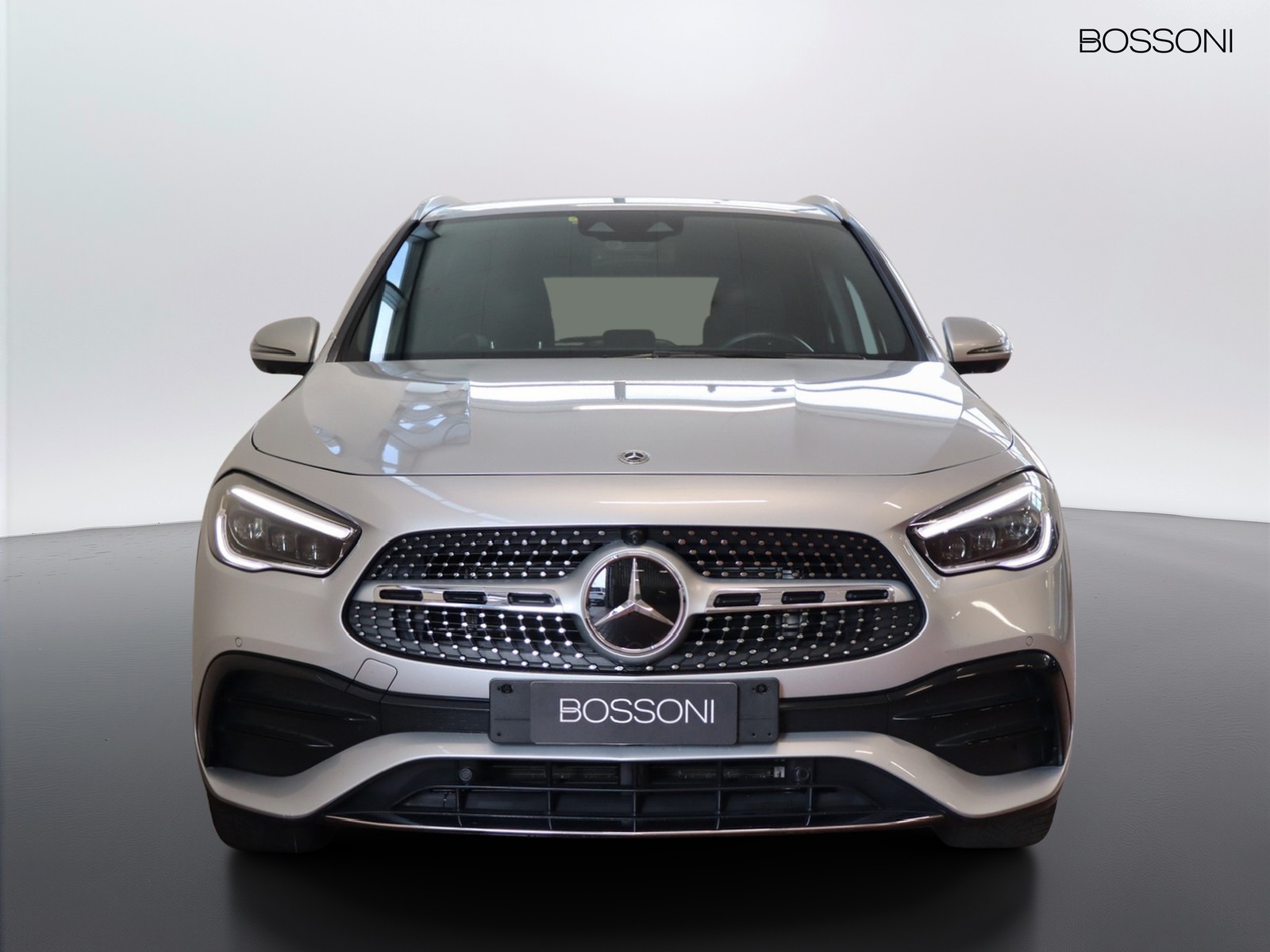 2 - Mercedes GLA 220 d premium 8g-dct