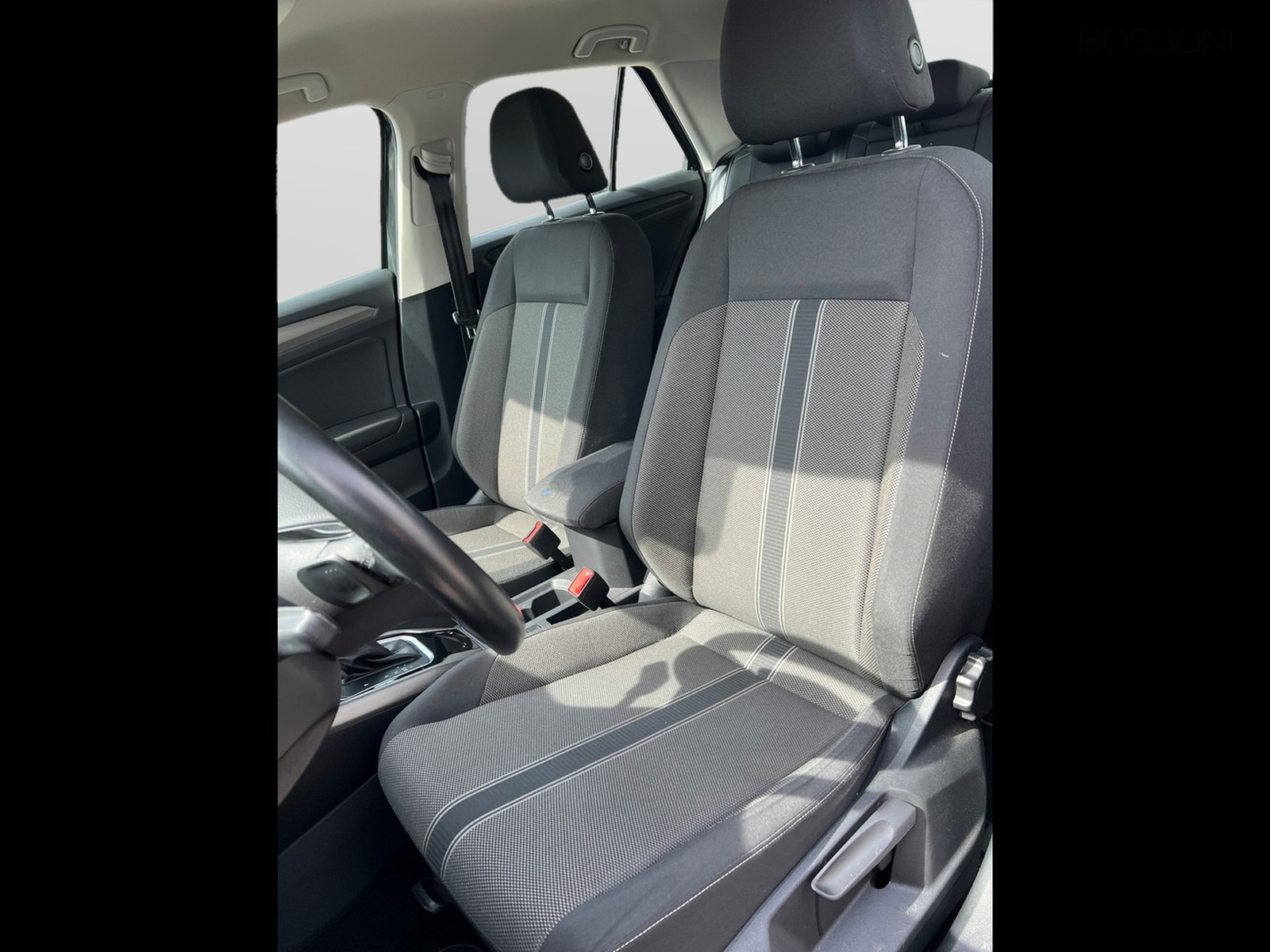 8 - Volkswagen T-Roc 1.5 tsi act style dsg
