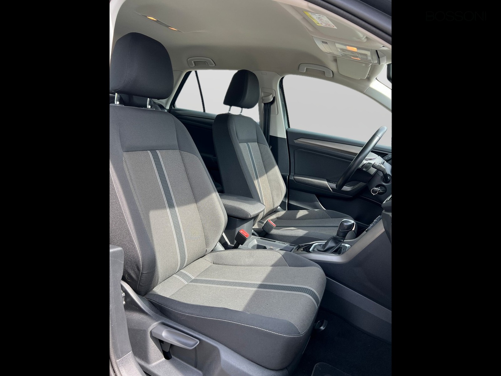 12 - Volkswagen T-Roc 1.5 tsi act style dsg
