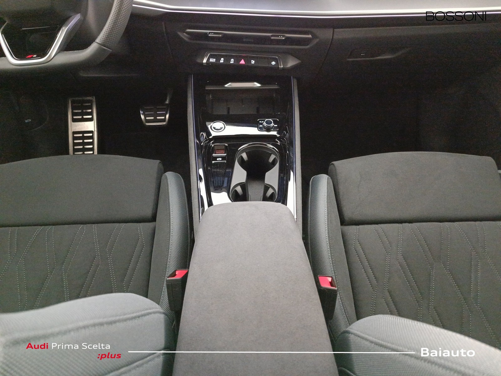 14 - Audi Q3 1.5 tfsi mhev 150cv s line edition