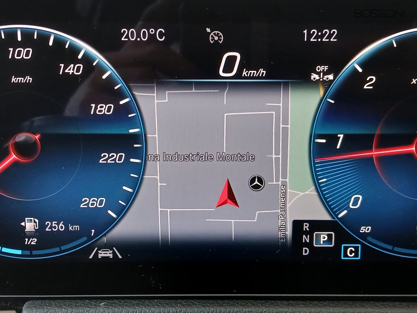 15 - Mercedes GLA 200 d premium 8g-dct