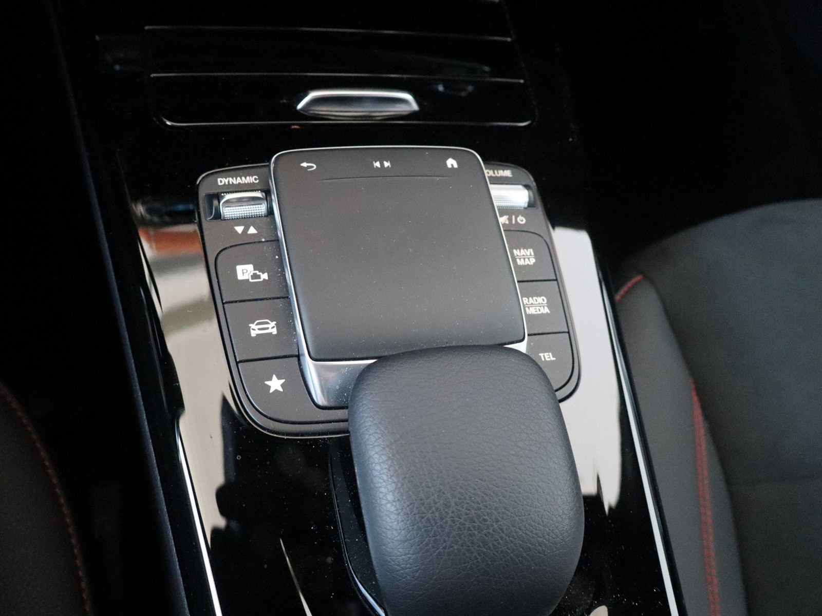 14 - Mercedes CLA coupe 200 d premium 8g-dct