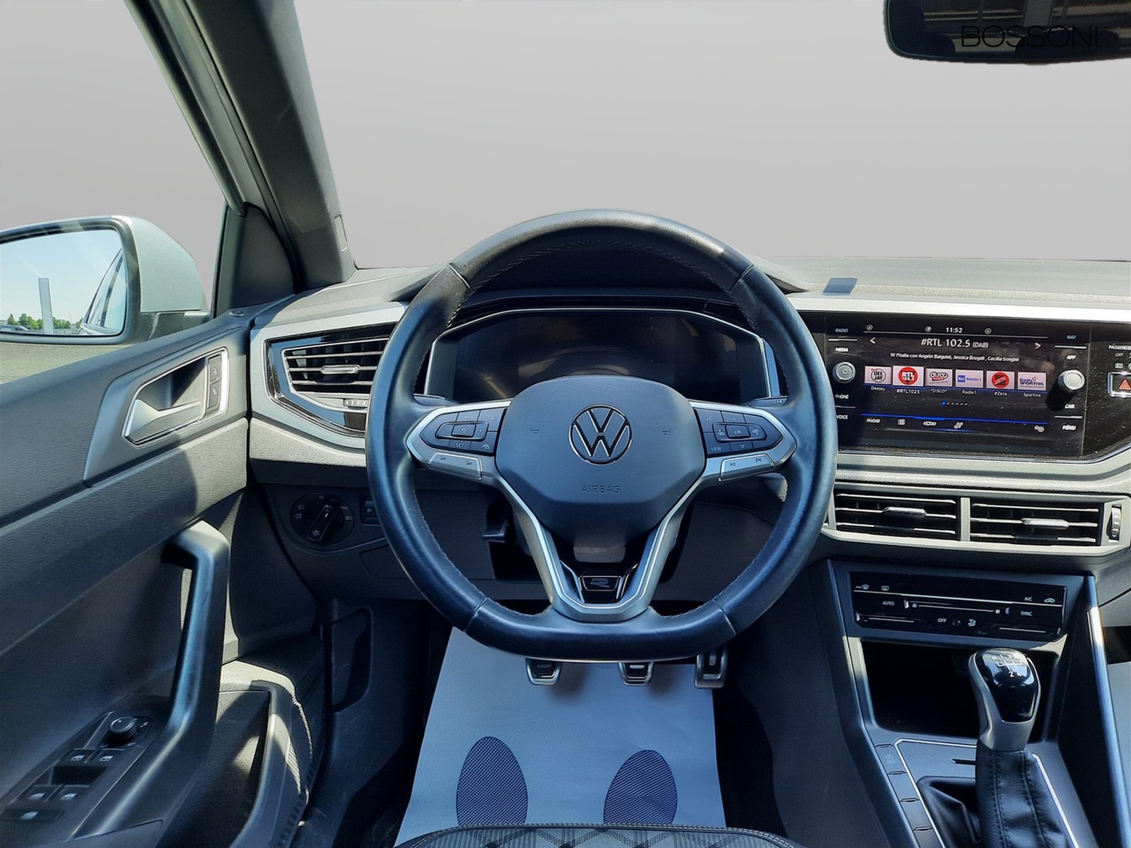 8 - Volkswagen Polo 1.0 tsi 95cv r line