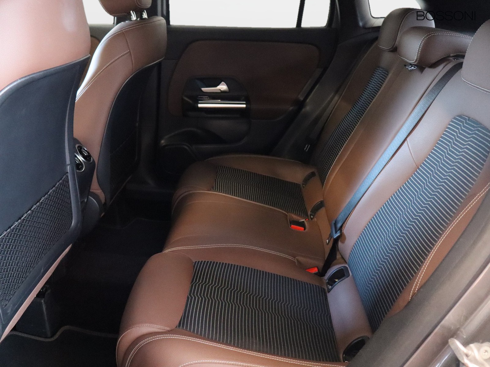 8 - Mercedes GLA 200 d sport plus 8g-dct
