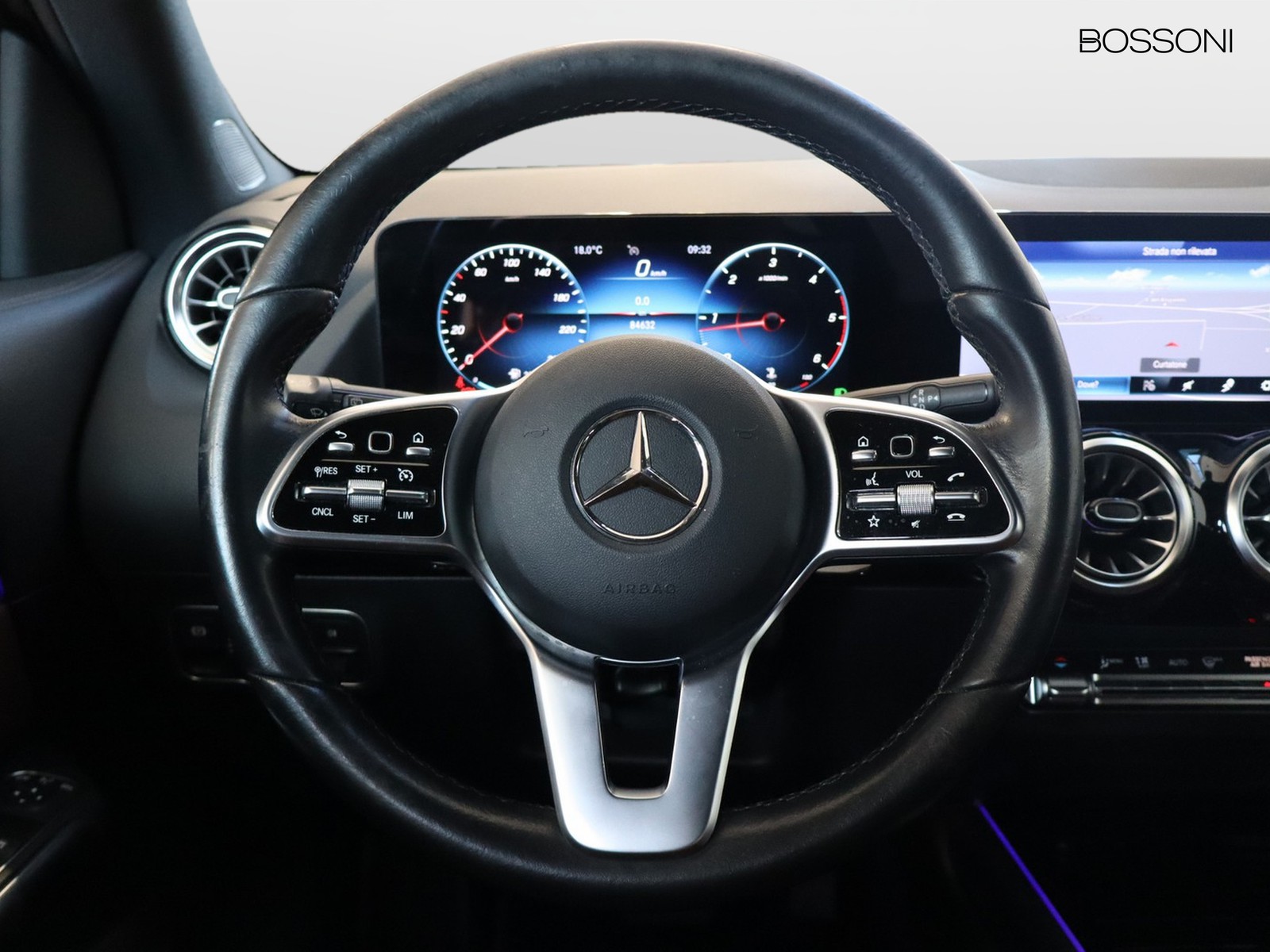 16 - Mercedes GLA 200 d sport plus 8g-dct