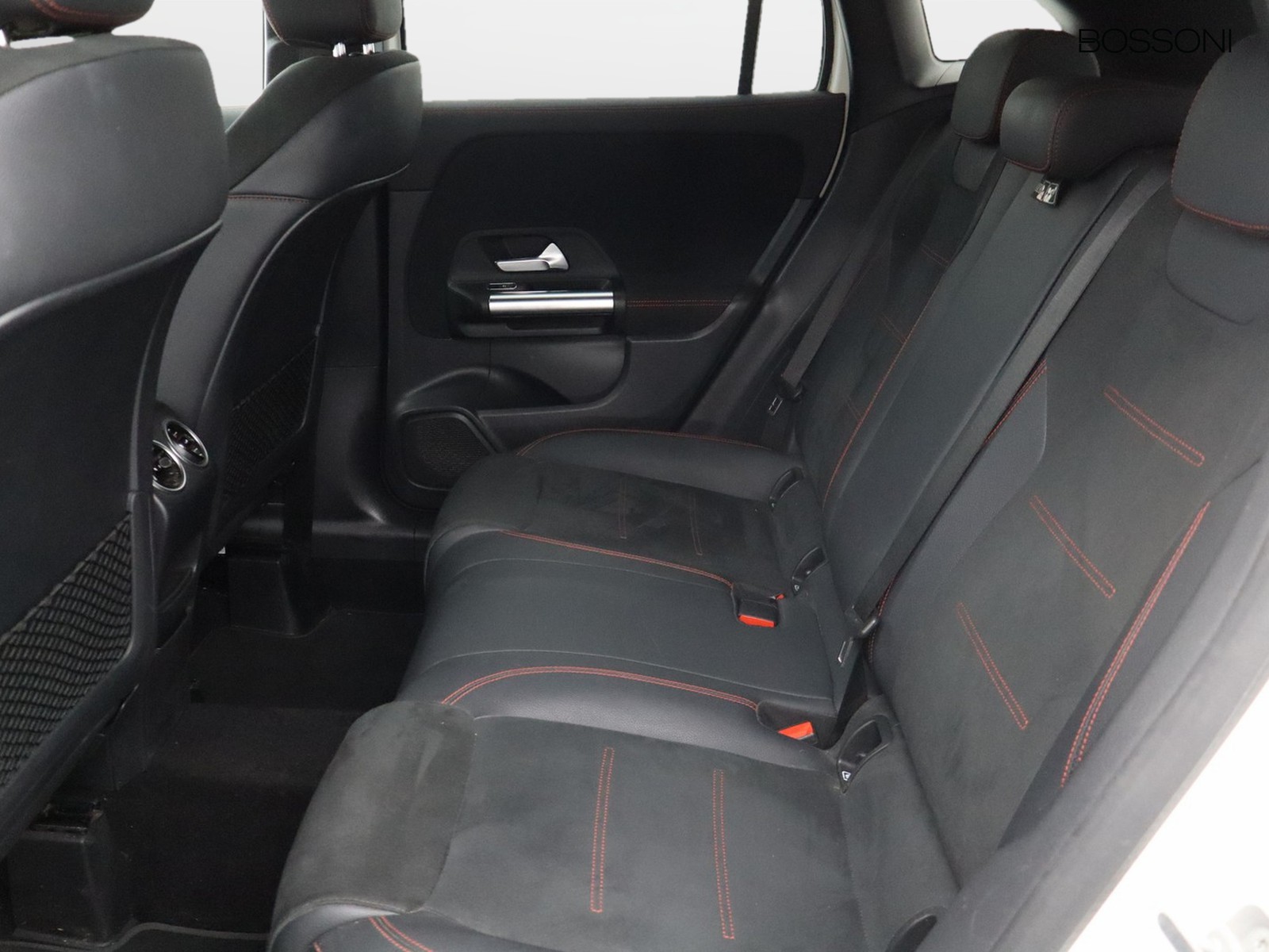 8 - Mercedes GLA 200 d amg line advanced plus 8g-dct