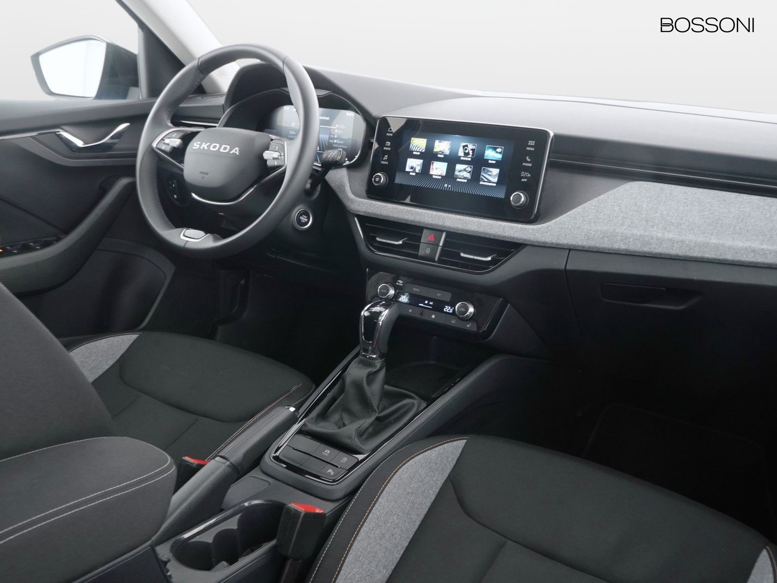 6 - Skoda Kamiq 1.0 tsi 115cv black dots dsg