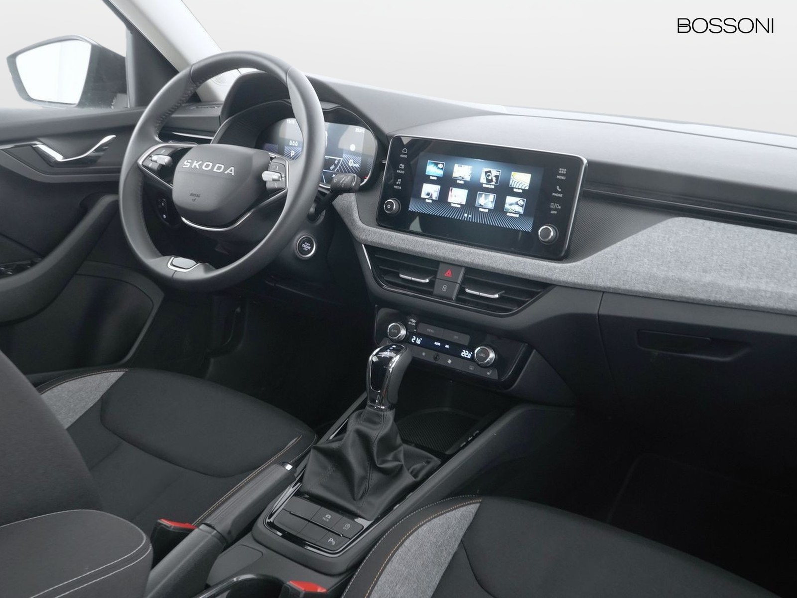 6 - Skoda Kamiq 1.0 tsi 115cv black dots dsg