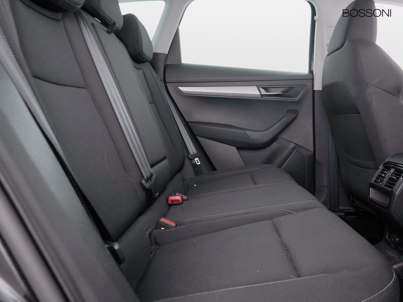 9 - Skoda Karoq 2.0 tdi evo scr 150cv executive dsg