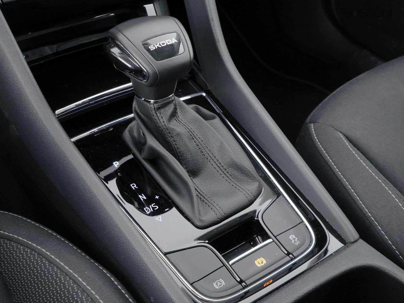 22 - Skoda Karoq 2.0 tdi evo scr 150cv executive dsg