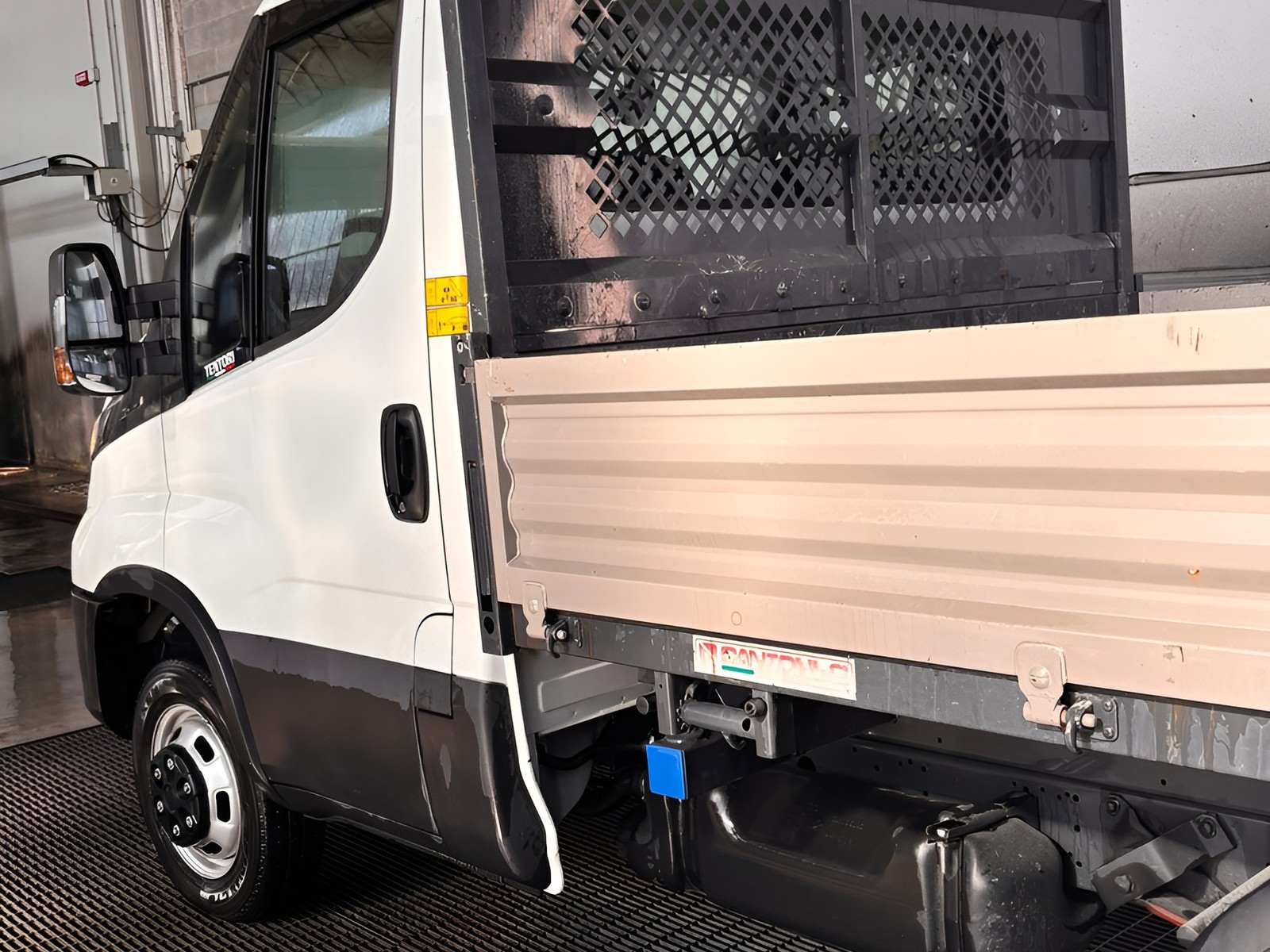 12 - Iveco Daily 35 c12 3000 cab.