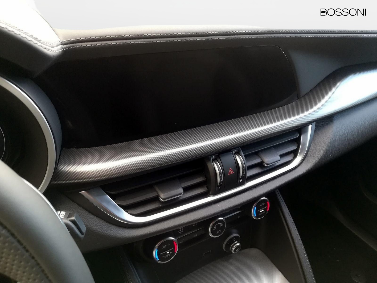 16 - Alfa Romeo Stelvio 2.2 turbo 210cv veloce q4 at8