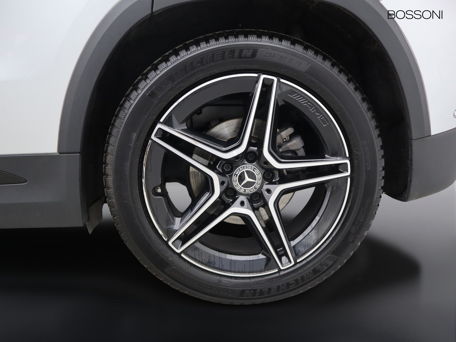 4 - Mercedes GLA 200 d premium 4matic 8g-dct