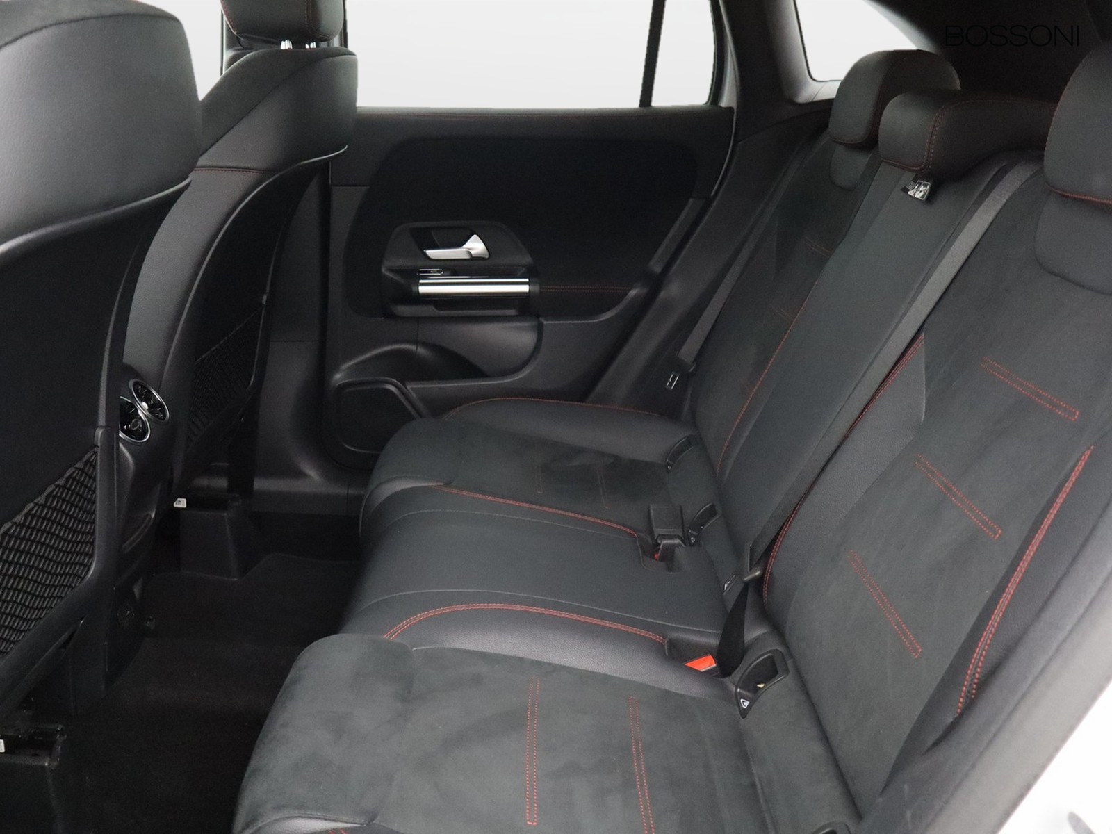 8 - Mercedes GLA 200 d premium 4matic 8g-dct