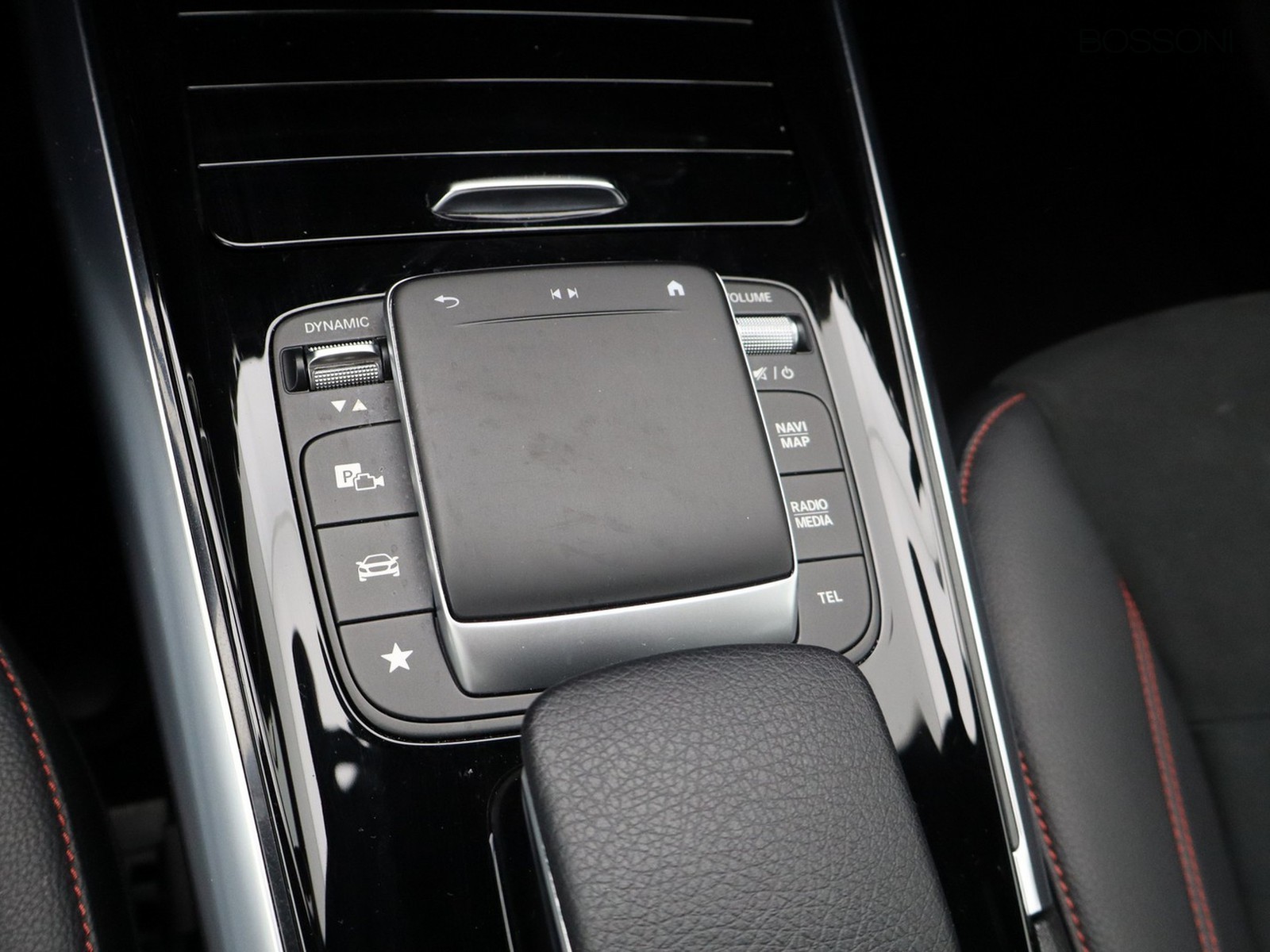 14 - Mercedes GLA 200 d premium 4matic 8g-dct