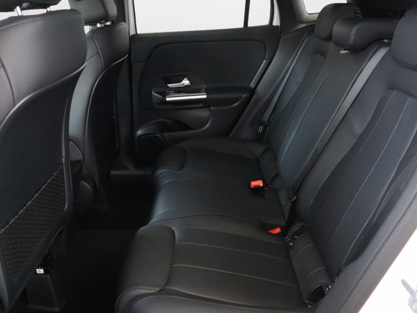 8 - Mercedes GLA 200 d progressive extra 8g-dct