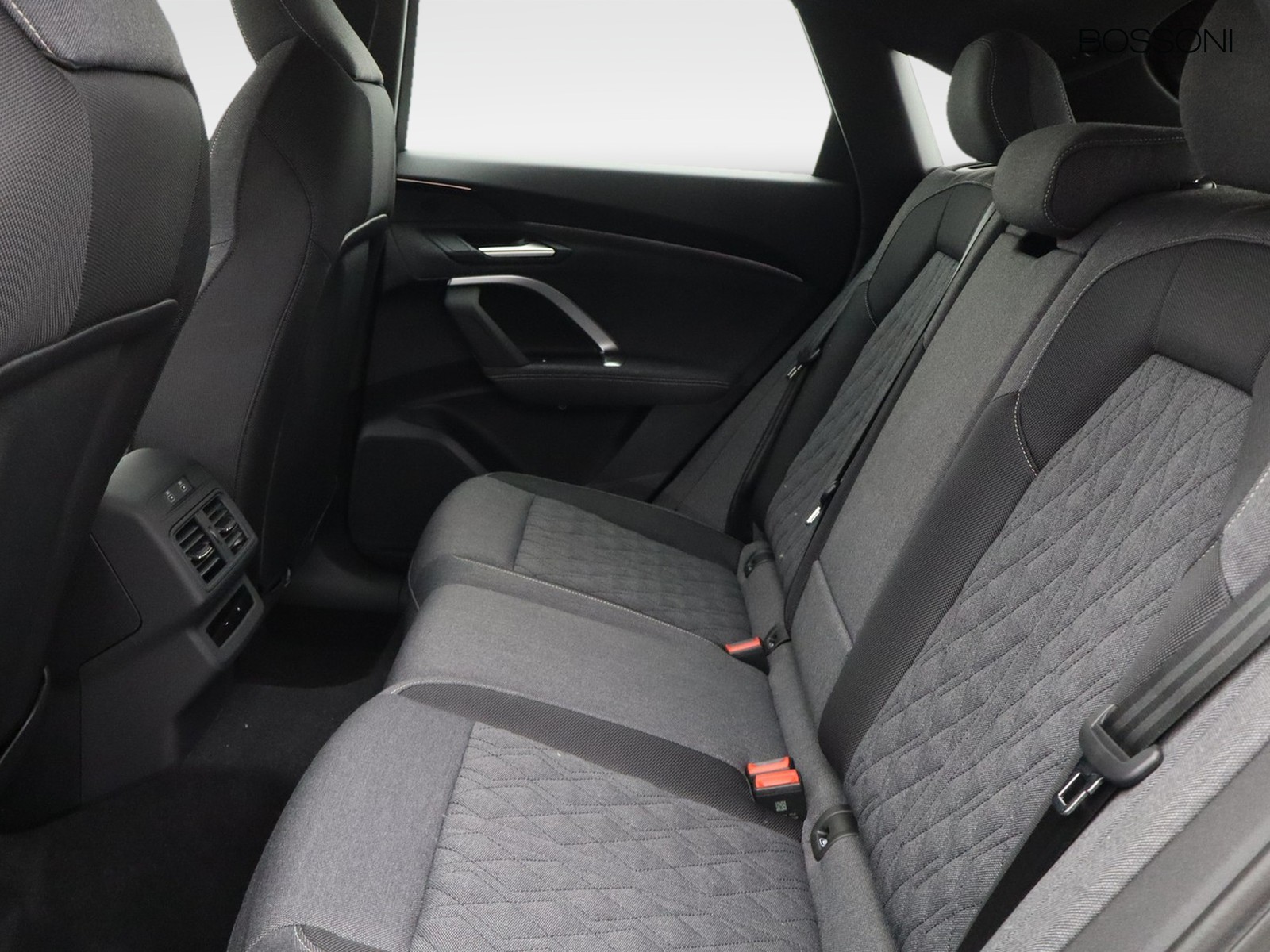 8 - Audi Q5 sportback 2.0 tdi mhev+ 204cv s line edition quattro