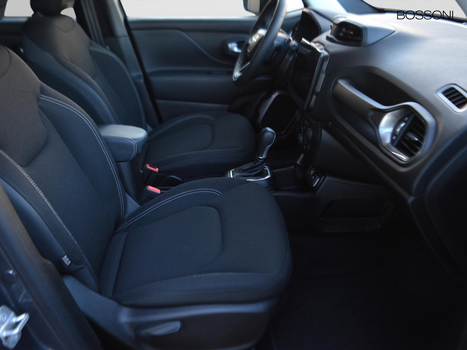 5 - Jeep Renegade 1.5 turbo t4 mhev summit 2wd