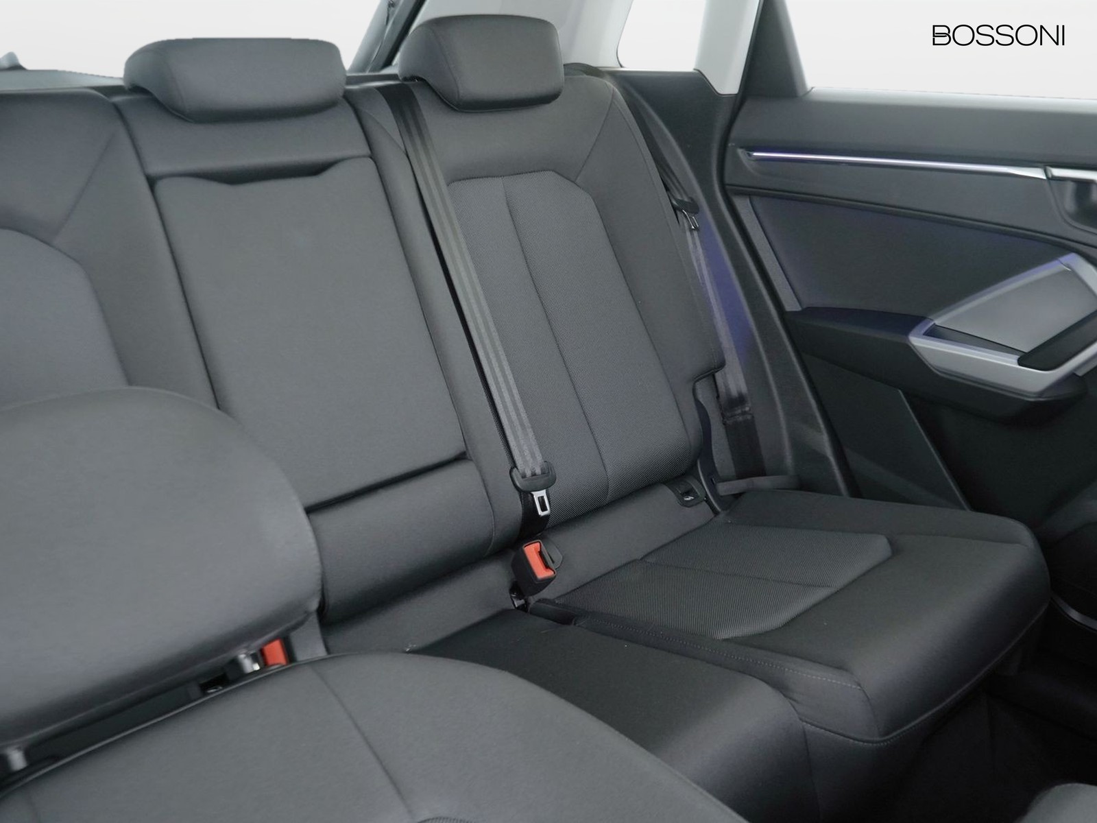 21 - Audi Q3 35 2.0 tdi business advanced s tronic