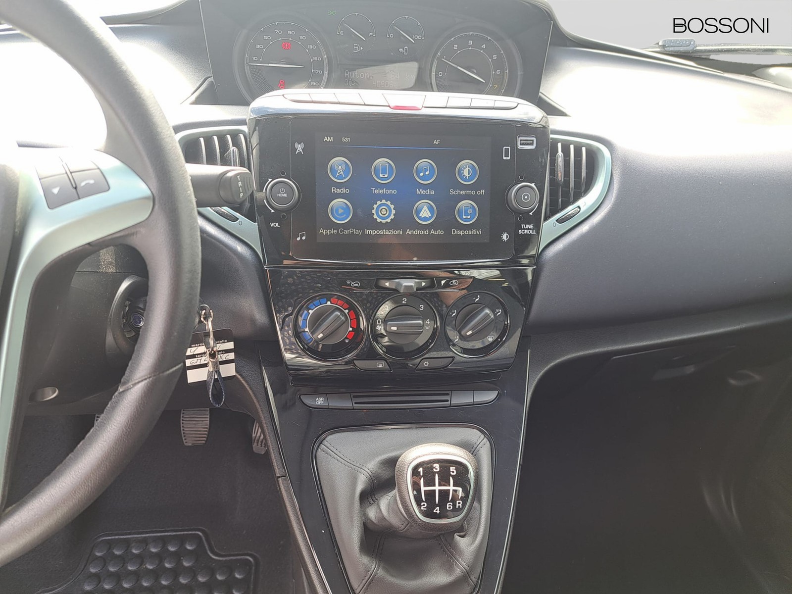 9 - Lancia Ypsilon 1.0 firefly hybrid 70cv gold s&s
