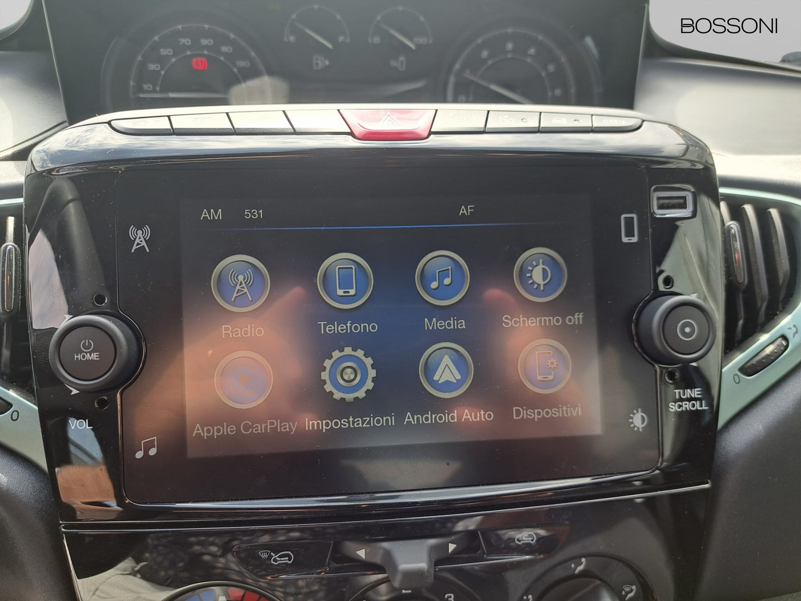 10 - Lancia Ypsilon 1.0 firefly hybrid 70cv gold s&s