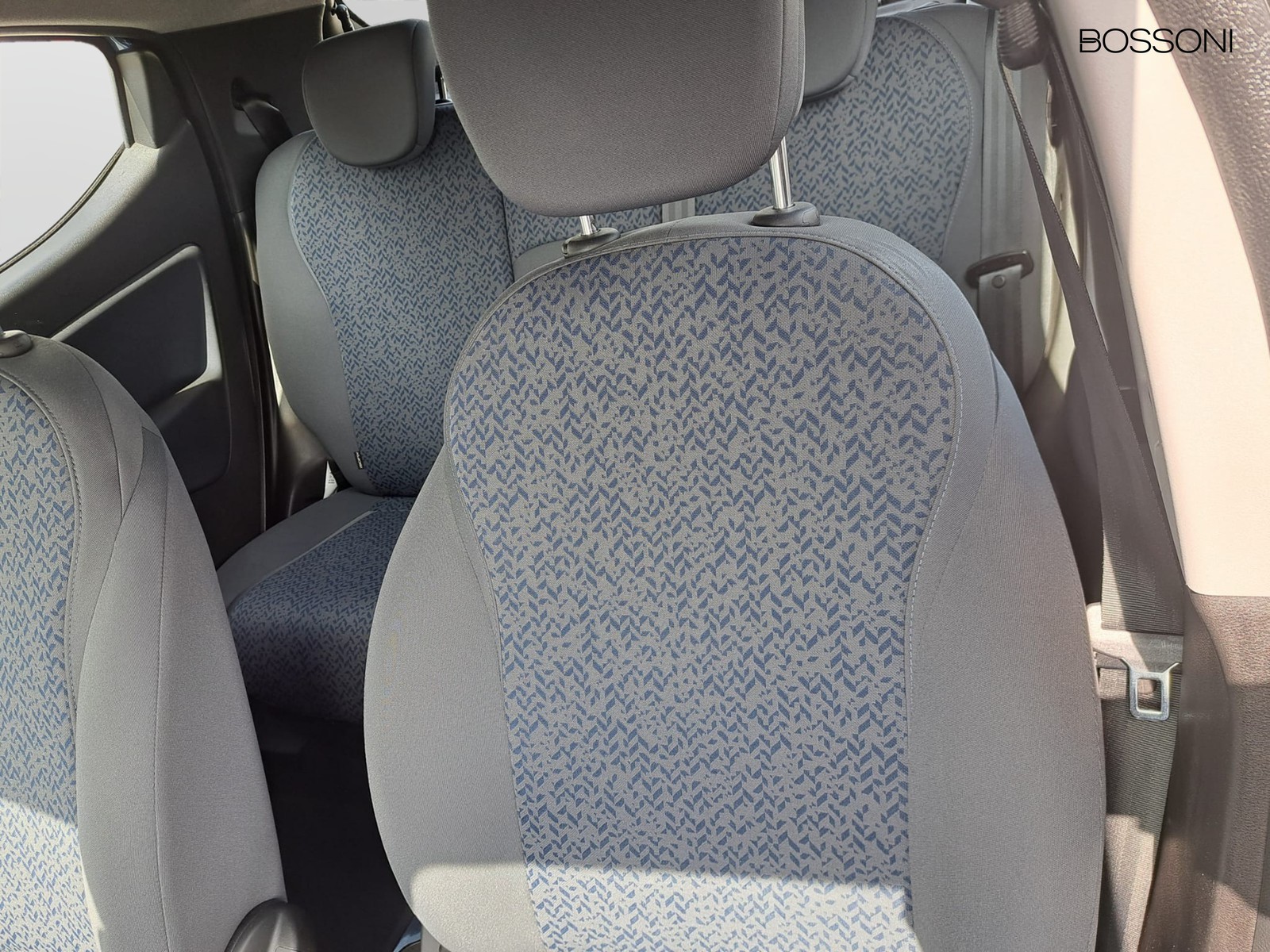 11 - Lancia Ypsilon 1.0 firefly hybrid 70cv gold s&s