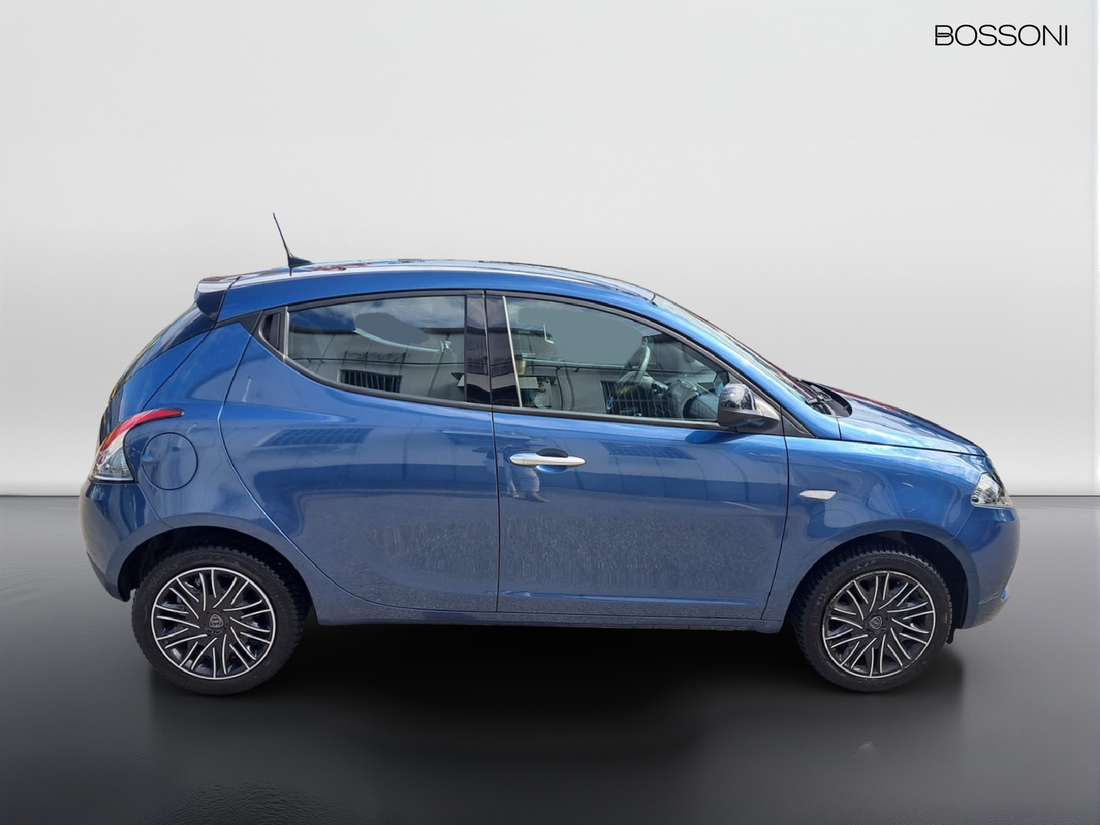 17 - Lancia Ypsilon 1.0 firefly hybrid 70cv gold s&s