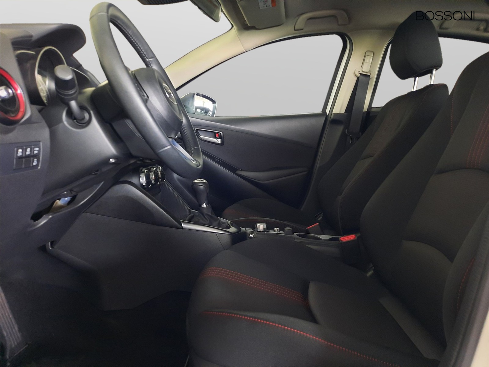 8 - Mazda 2 1.5 e-skyactiv g m hybrid 90cv homura